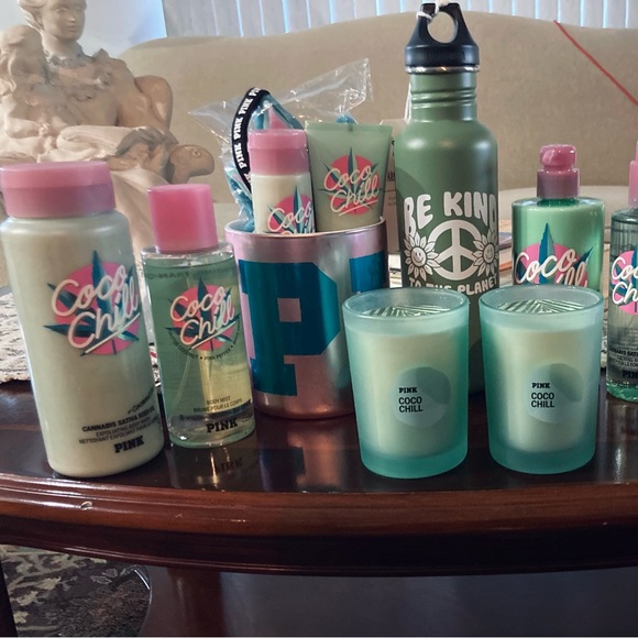 *****SOLD*****VS PINK Ultimate Coco Chill Bath & Body Bundle NWT - Picture 2 of 3